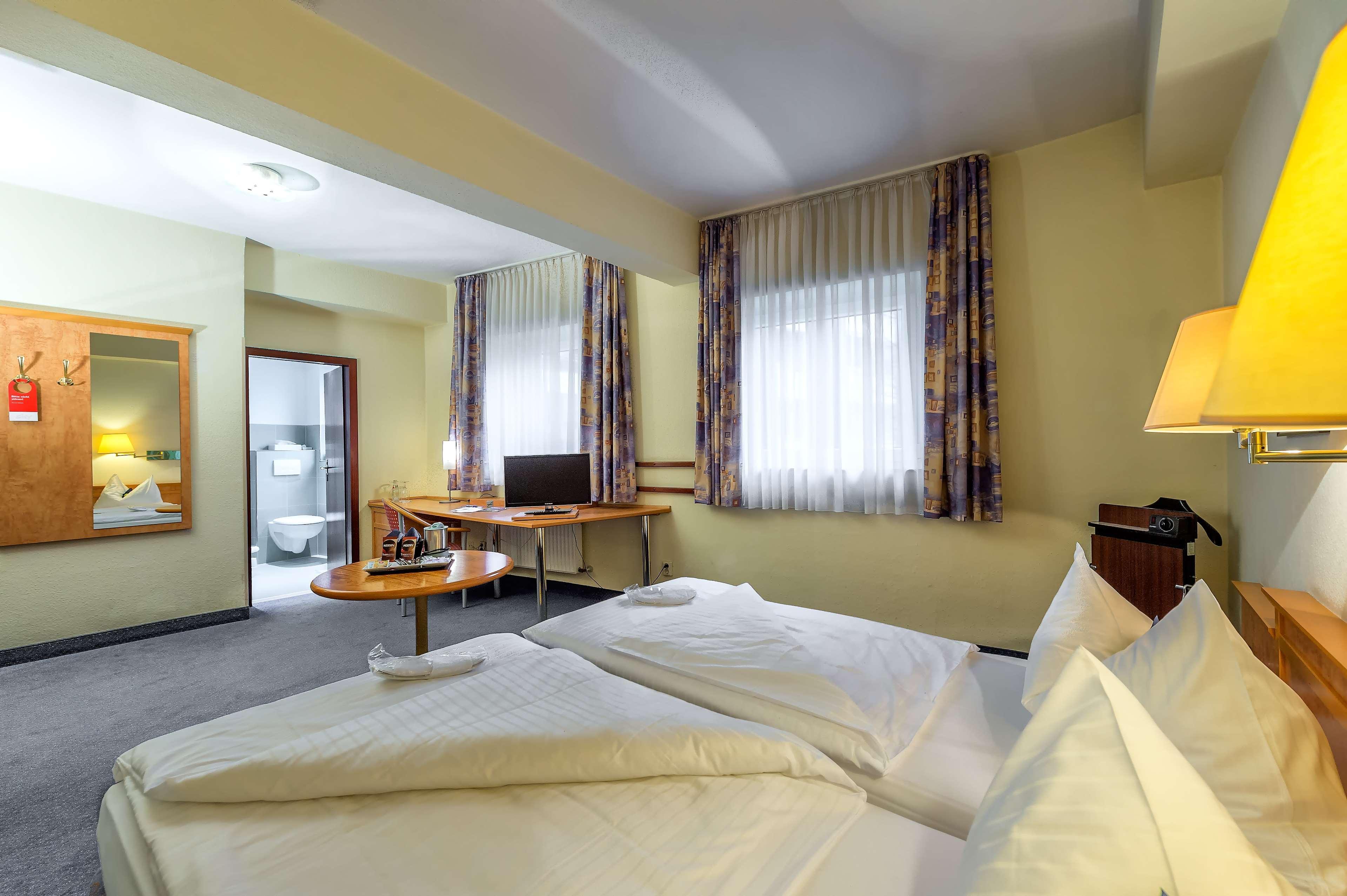 Best Western Weymouth Hotel Rembrandt Bagian luar foto